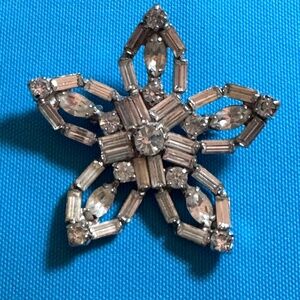 Vintage 1950's Rhinestone Flower Brooch